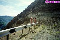 порно фотосессия Студентки ходят голенькими по горам laxa115063.jpg