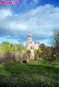 порно фотосессия Три голые нудистки где-то на корчах ges142029.jpg