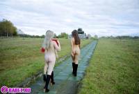 порно фотосессия Три голые пизды залезли на танк ges137005.jpg
