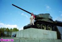 порно фотосессия Три голые пизды залезли на танк ges137082.jpg