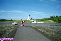 порно фотосессия Голые девчёнки рядом с памятником 49-фото.йпг