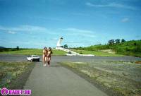 Голые девчёнки рядом с памятником 50-фото.йпг скачать