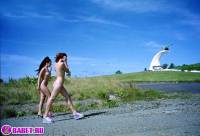 порно фотосессия Голые девчёнки рядом с памятником 8-фото.йпг