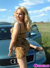 порно фотосессия Две голые пиздёнки среди одуванчиков 107-фото.йпг