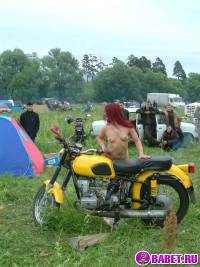 порно фотосессия Голая девчёнка решила похвастаться сиськами фото-30.йпг