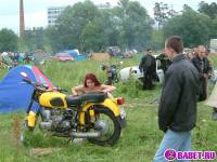 порно фотосессия Голая девчёнка решила похвастаться сиськами фото-38.йпг