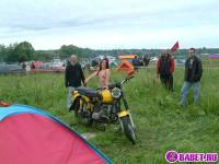 порно фотосессия Голая девчёнка решила похвастаться сиськами фото-76.йпг