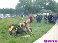 порно фотосессия Голая девчёнка решила похвастаться сиськами фото-88.йпг