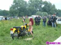 порно фотосессия Голая девчёнка решила похвастаться сиськами фото-89.йпг