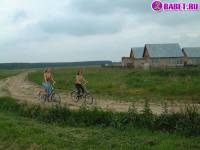 порно фотосессия Голые девушки на велосипедах фото-31.йпг