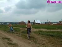 порно фотосессия Голые девушки на велосипедах фото-41.йпг