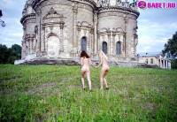 порно фотосессия Голые девчёнки возле церкви фото-112.йпг