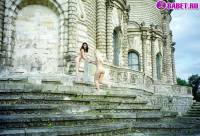 порно фотосессия Голые девчёнки возле церкви фото-133.йпг