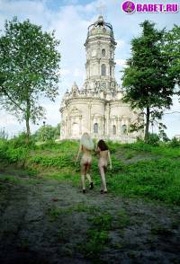 порно фотосессия Голые девчёнки возле церкви фото-34.йпг