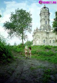 порно фотосессия Голые девчёнки возле церкви фото-37.йпг