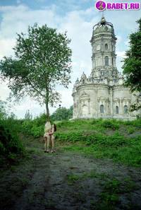 порно фотосессия Голые девчёнки возле церкви фото-40.йпг