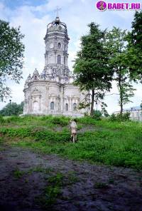 порно фотосессия Голые девчёнки возле церкви фото-45.йпг