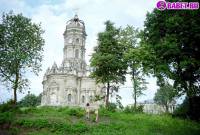 порно фотосессия Голые девчёнки возле церкви фото-48.йпг