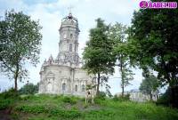 порно фотосессия Голые девчёнки возле церкви фото-50.йпг