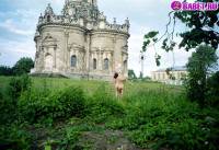 порно фотосессия Голые девчёнки возле церкви фото-78.йпг
