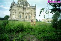 порно фотосессия Голые девчёнки возле церкви фото-79.йпг