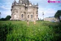порно фотосессия Голые девчёнки возле церкви фото-82.йпг