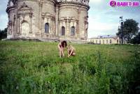 порно фотосессия Голые девчёнки возле церкви фото-96.йпг