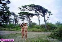 порно фотосессия Голые девчёнки подальше от людей фото-18.йпг