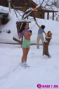 порно фотосессия Две голые москвички приехали на дачу inma278006.jpg