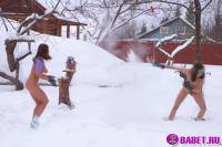 порно фотосессия Две голые москвички приехали на дачу inma278033.jpg