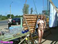 порно фотосессия Голый продавец на московской трассе 148679009.jpg