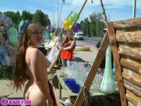 порно фотосессия Голый продавец на московской трассе 148679012.jpg