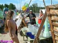 порно фотосессия Голый продавец на московской трассе 148679017.jpg