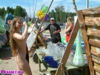 порно фотосессия Голый продавец на московской трассе 148679018.jpg