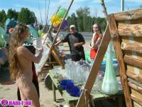 порно фотосессия Голый продавец на московской трассе 148679019.jpg