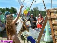 порно фотосессия Голый продавец на московской трассе 148679026.jpg