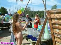 порно фотосессия Голый продавец на московской трассе 148679028.jpg