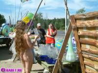 порно фотосессия Голый продавец на московской трассе 148679029.jpg