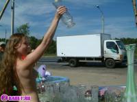 порно фотосессия Голый продавец на московской трассе 148679032.jpg