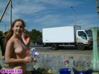 порно фотосессия Голый продавец на московской трассе 148679034.jpg