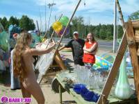 порно фотосессия Голый продавец на московской трассе 148679041.jpg