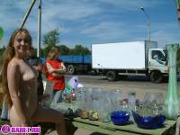 порно фотосессия Голый продавец на московской трассе 148679046.jpg