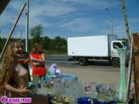 порно фотосессия Голый продавец на московской трассе 148679050.jpg