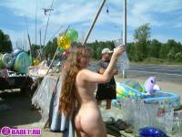 порно фотосессия Голый продавец на московской трассе 148679053.jpg