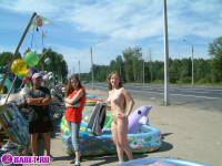 порно фотосессия Голый продавец на московской трассе 148679070.jpg