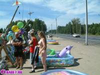 порно фотосессия Голый продавец на московской трассе 148679073.jpg