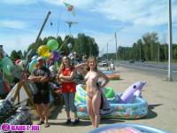 порно фотосессия Голый продавец на московской трассе 148679075.jpg