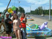 порно фотосессия Голый продавец на московской трассе 148679079.jpg