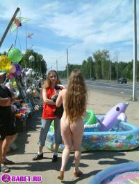 порно фотосессия Голый продавец на московской трассе 148679083.jpg
