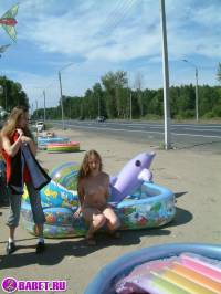 порно фотосессия Голый продавец на московской трассе 148679084.jpg